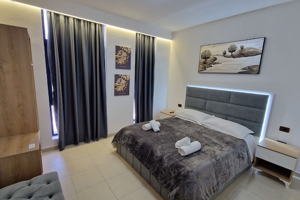 Kamar Double, pemandangan kota | Meja kerja, kedap suara, setrika/meja setrika, dan seprai linen