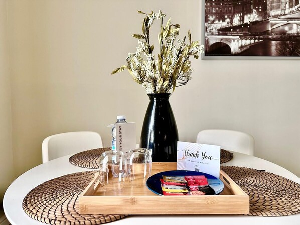 Dining - Lovely, Modern Apt next to the Sea Front (Il-Gzira)