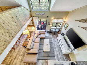 Smart TV, chimenea y videojuegos