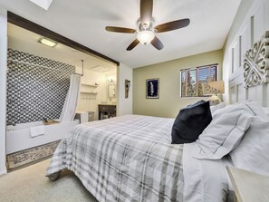 1 bedroom, desk, free WiFi, bed sheets - Alpine Hideaway: Cozy Ski Escape in Brian Head (Brian Head)