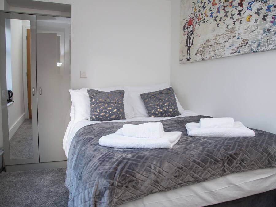 Junior Double Room | Desk, laptop workspace, soundproofing, iron/ironing board