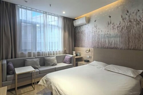 Yijia 365 Chain Hotel (Shijiazhuang Canal Bridge Railway University Yitang Metro Station Branch)