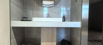 Yijia 365 Chain Hotel (Shijiazhuang Canal Bridge Railway University Yitang Metro Station Branch)