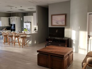 Smart TV, fireplace, ping pong - Ocean-Front Penthouse 3BR/2BA/7Bed @ Regency Tower (North Wildwood)