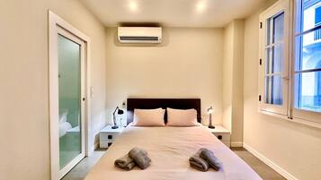 1 dormitori, planxa i posts de planxar, wifi i roba de llit