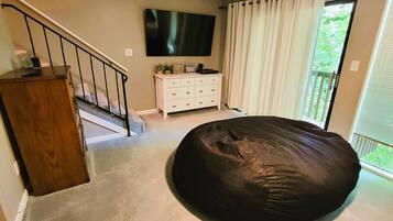 2 bedrooms, bed sheets