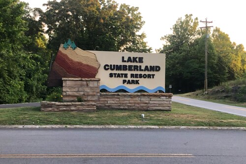 Quiet Gated Condo Near Lake Cumberland - 2 Balconies - Family Getaway