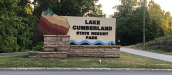 Quiet Gated Condo Near Lake Cumberland - 2 Balconies - Family Getaway