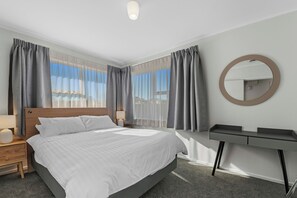 3 chambres, fer et planche à repasser, Wi-Fi, draps fournis