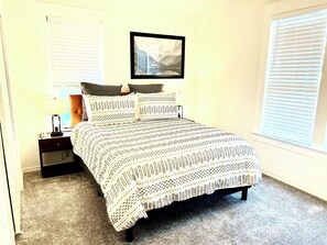 3 habitaciones, escritorio, tabla de planchar con plancha y wifi 