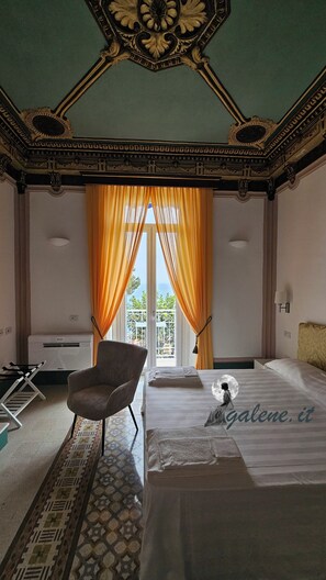 Quarto superior, sacada, vista para o mar | Cortinas blackout, quartos à prova de som, Wi-Fi de cortesia