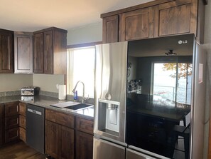 Geladeira, micro-ondas, fogão, cooktop