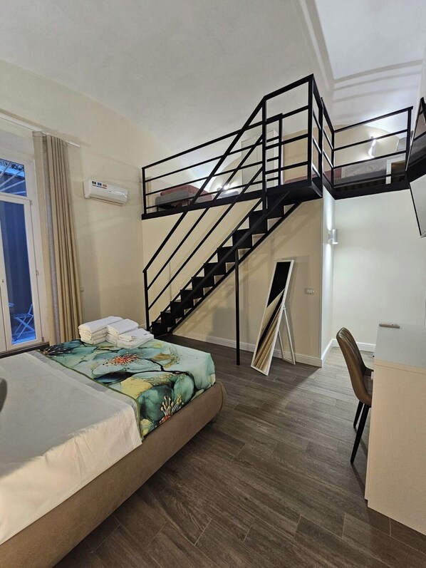 Luxury Room, Multiple Beds, Non Smoking | In-room safe, desk, blackout drapes, soundproofing - Napoli the charme (Naples)