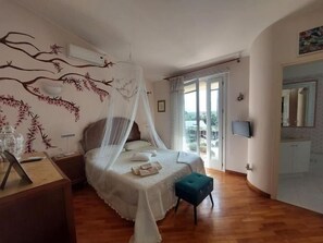 5 bedrooms, iron/ironing board, travel crib, free WiFi