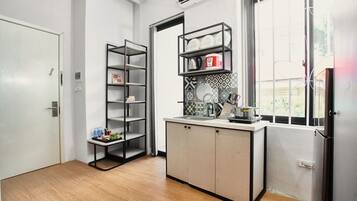 Luxury Studio Suite, Balcony, City View | Teres/patio