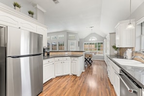 Fridge, microwave, oven, stovetop - Extraordinary Pool Villa - Outdoor Fun, Near Stadiums (North Richland Hills)