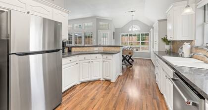 Extraordinary DFW Villa - Pool, Games & Fun