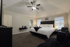 4 Schlafzimmer, Schreibtisch, Bügeleisen/Bügelbrett, Reisekinderbett