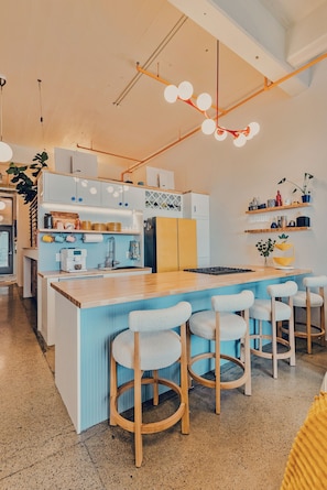 Private kitchen - The Artist Loft : Views, Hammocks, Walk Everywhere  (Salt Lake City)