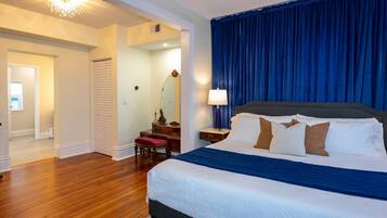 3 bedrooms, iron/ironing board, travel crib, free WiFi