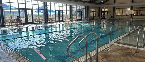 室内游泳池,室外游泳池