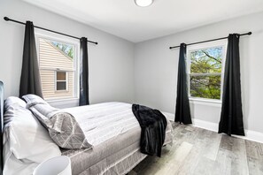 3 bedrooms, iron/ironing board, WiFi, bed sheets