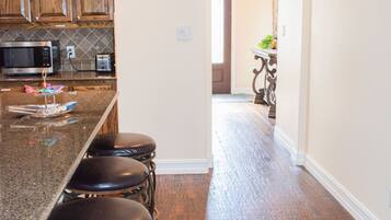 Mikrowelle, Ofen, Herdplatte, Geschirrspüler