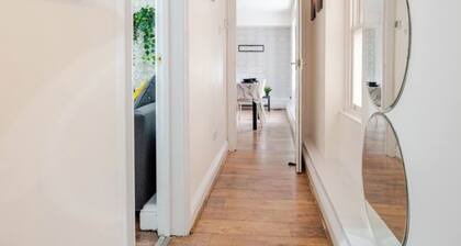 Adorable apartment with WiFi in charming London