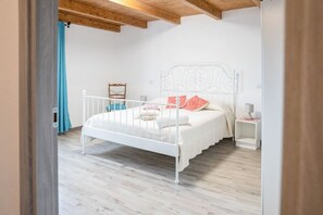 4 chambres, fer et planche à repasser, Wi-Fi, draps fournis