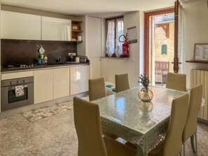 Frigorífico, horno, placa de cocina y lavavajillas