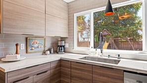 Réfrigérateur, four, plaque de cuisson, lave-vaisselle