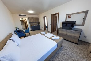 Presidential Studio Suite | Minibar, desk, laptop workspace, iron/ironing board - City Plaza (Botevgrad)
