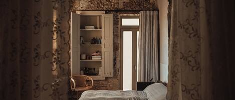 Traditional Room, 1 King Bed, Sea View | Egyptian cotton sheets, premium bedding, down comforters