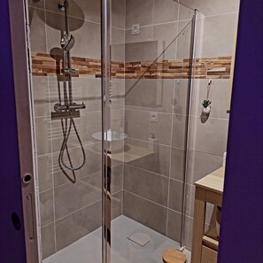 Hair dryer, towels, soap, toilet paper - Suite soledad (Maraussan)