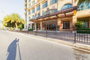 Unclassified image, 5 of 39, button - Houten Hotel (Shantou)
