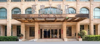 Houten Hotel
