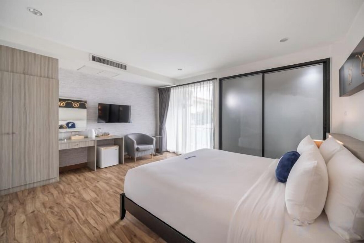 Minibar, caja fuerte, escritorio y wifi gratis