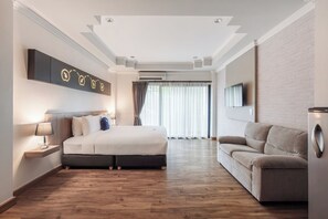 Superior Double Room | Minibar, in-room safe, desk, laptop workspace