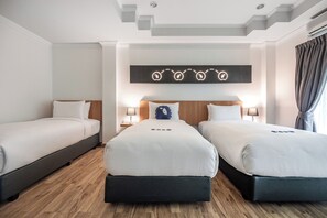 Deluxe Triple Room | Minibar, in-room safe, desk, laptop workspace - Kokotel Pattaya North Beach (Pattaya)