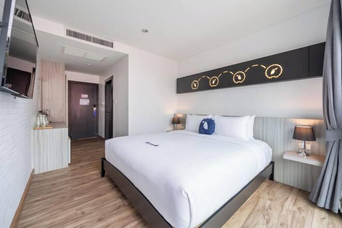 Minibar, caja fuerte, escritorio y wifi gratis