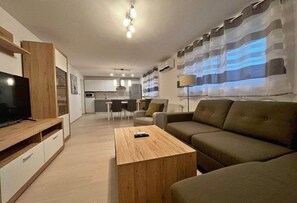 Living area - For rent 50m2 apartment in an elite building in the center of Riga. 

 (Riga)