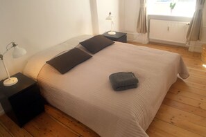 3 bedrooms, desk, iron/ironing board, WiFi
