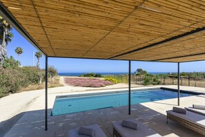 A heated pool - Villa Calamare - Luxury Seafront property (Avola)