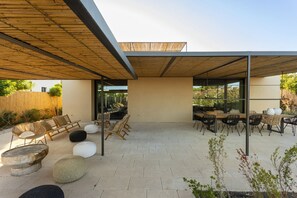 Outdoor dining - Villa Calamare - Luxury Seafront property (Avola)