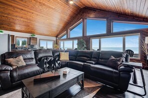 Televisión y chimenea 