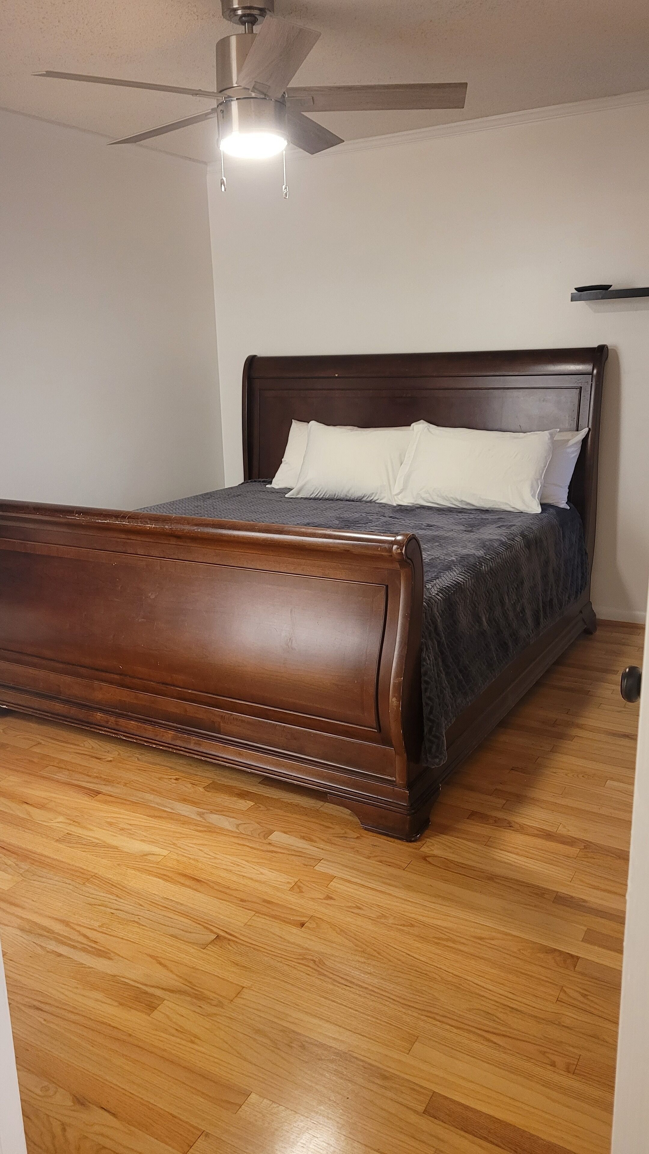 3 chambres, fer et planche à repasser, Wi-Fi, draps fournis