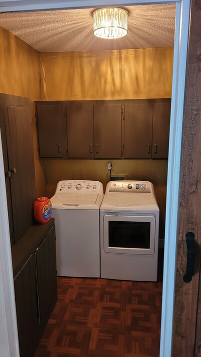 Evergreen Estates 3-Bedroom house Fayetteville w/ rental car available msg host