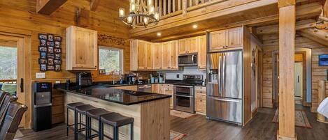 Refrigerador, microondas, horno y parrilla de estufa