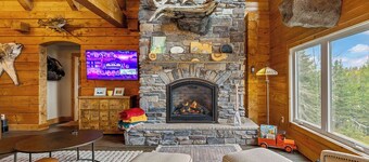 Sunset Cove Retreat - private bay in Crane Lake with year-round availability!