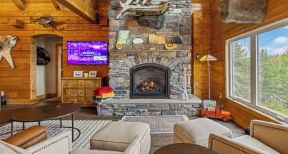 Sunset Cove Retreat - private bay in Crane Lake with year-round availability!